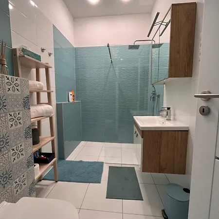 One Step - Center With Self Check-in Szombathely