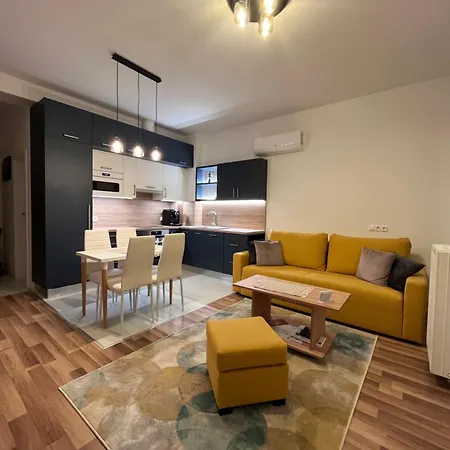 One Step - Center With Self Check-in Apartment