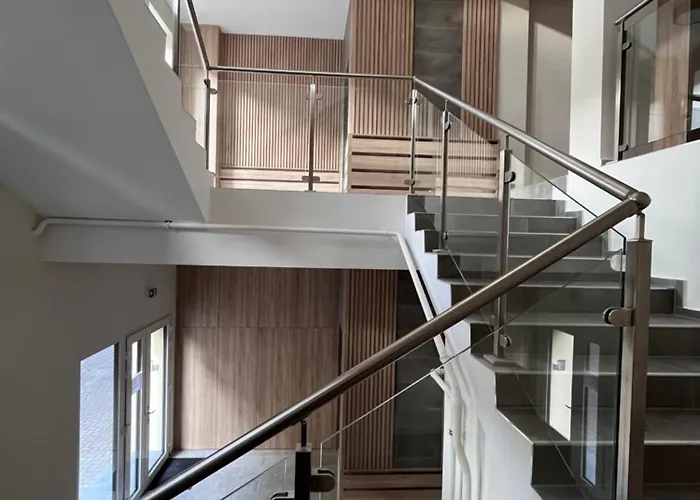 Apartment One Step - Center